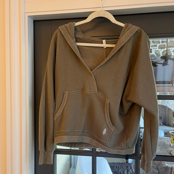 Free People Movement Reyes Solid Hoodie Size XS great condition, sold out online - Picture 2 of 2